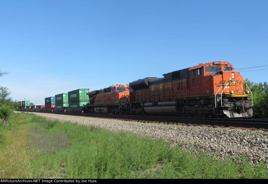 BNSF 8587 East